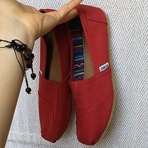 Women's Red Toms